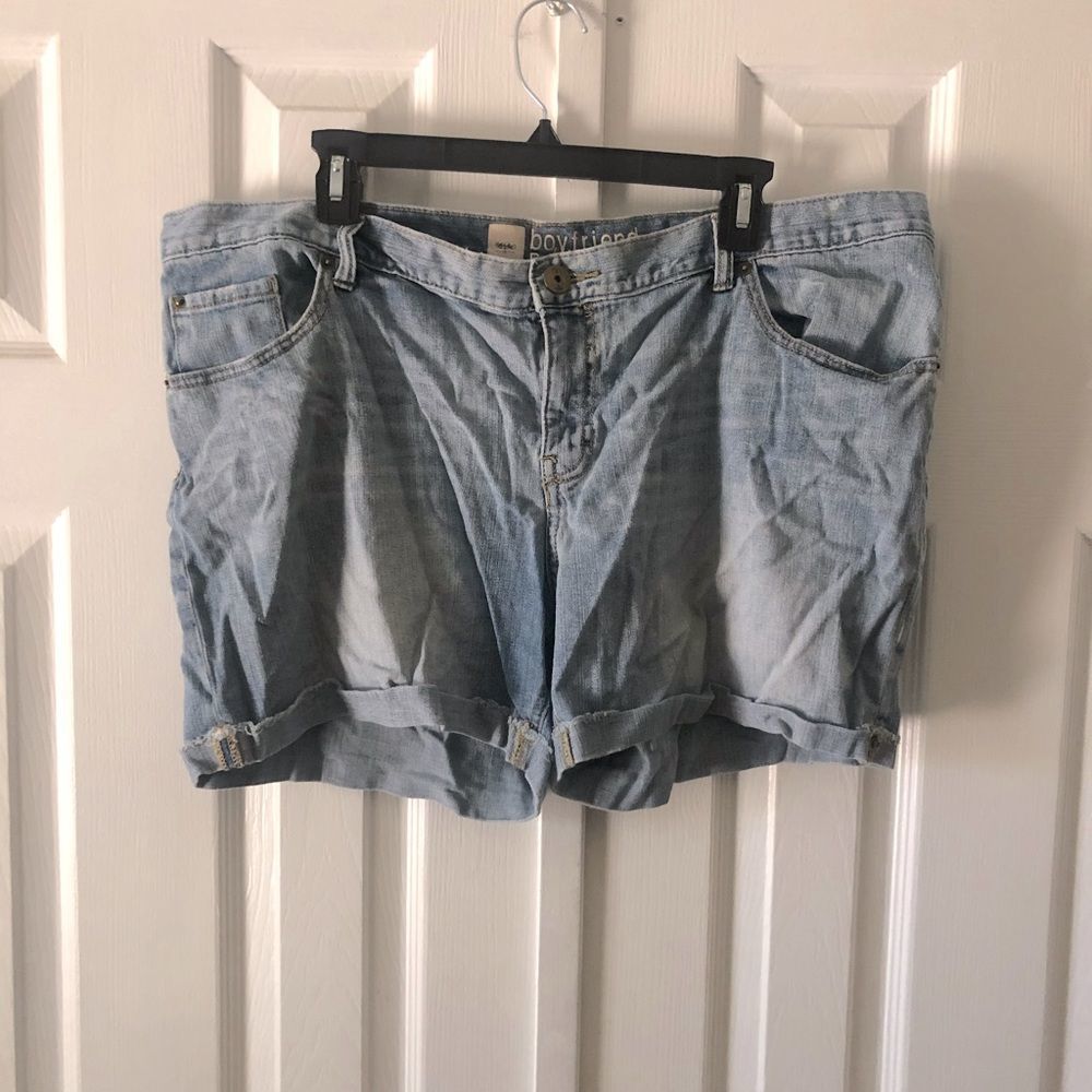 Mossimo boyfriend premium denim rolled cuff jean shorts size 18